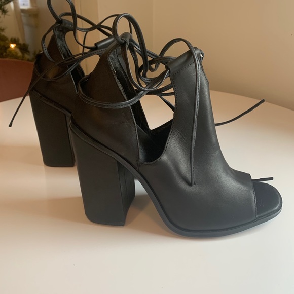 Unif 94 Heels - Picture 3 of 7